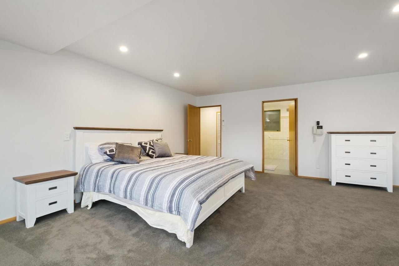Huge Lakefront Delight - Queenstown Holiday Home Zewnętrze zdjęcie
