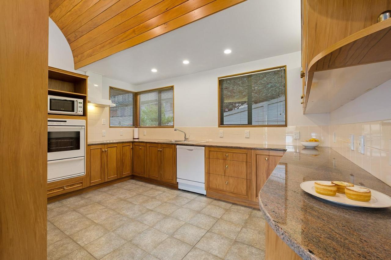 Huge Lakefront Delight - Queenstown Holiday Home Zewnętrze zdjęcie